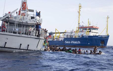 Migranti: de Magistris,pronti aprire porto a Sea Watch